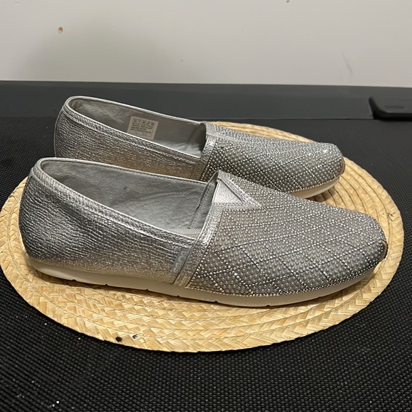 Bobs by Skechers Silver Rhinestone Detailing Slip-On Loafer Size 10 - Picture 4 of 9